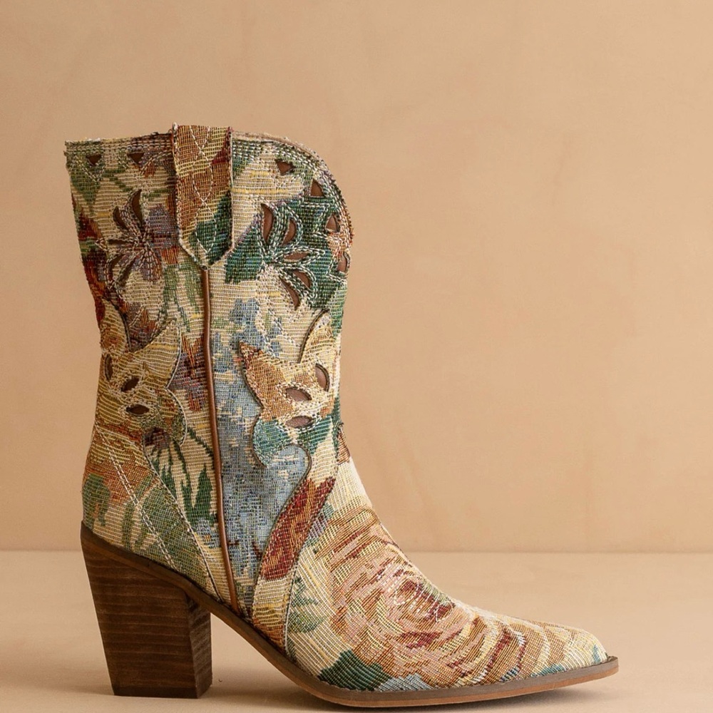 Vintage Tapestry Heeled Boot THE SORREL